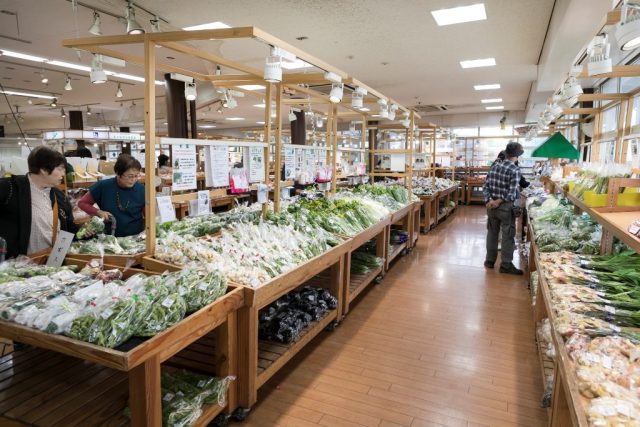 道の駅どまんなかたぬま　農産物直売所「朝採り館」