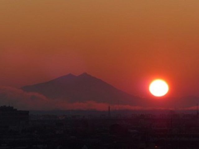 錦着山　初日の出