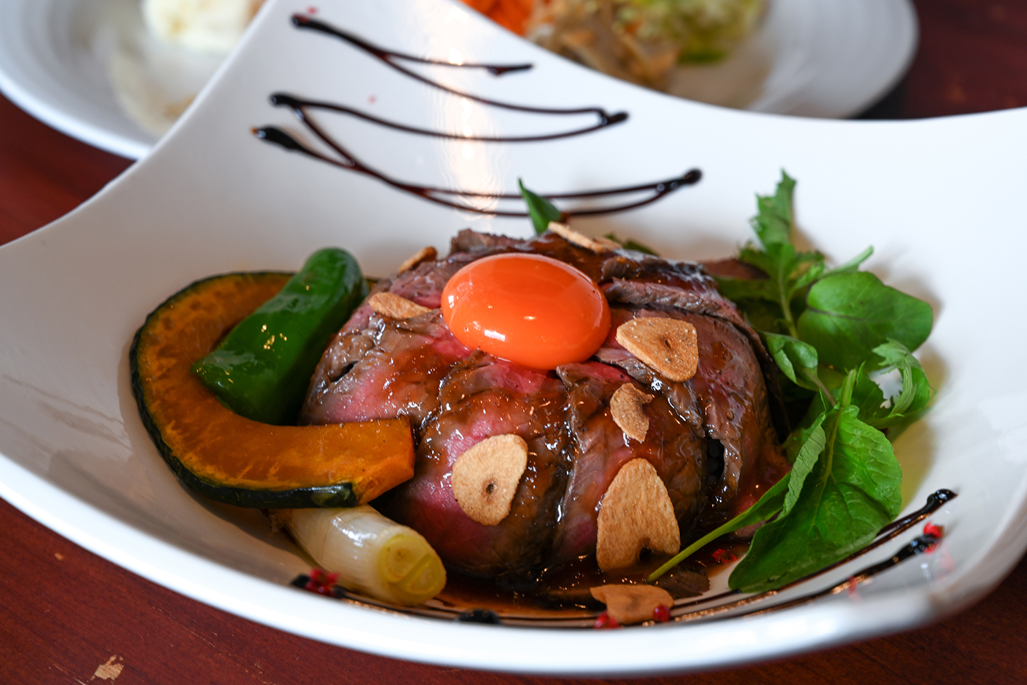 霧降高原牛ローストビーフ丼〜那須御養卵黄乗せ〜