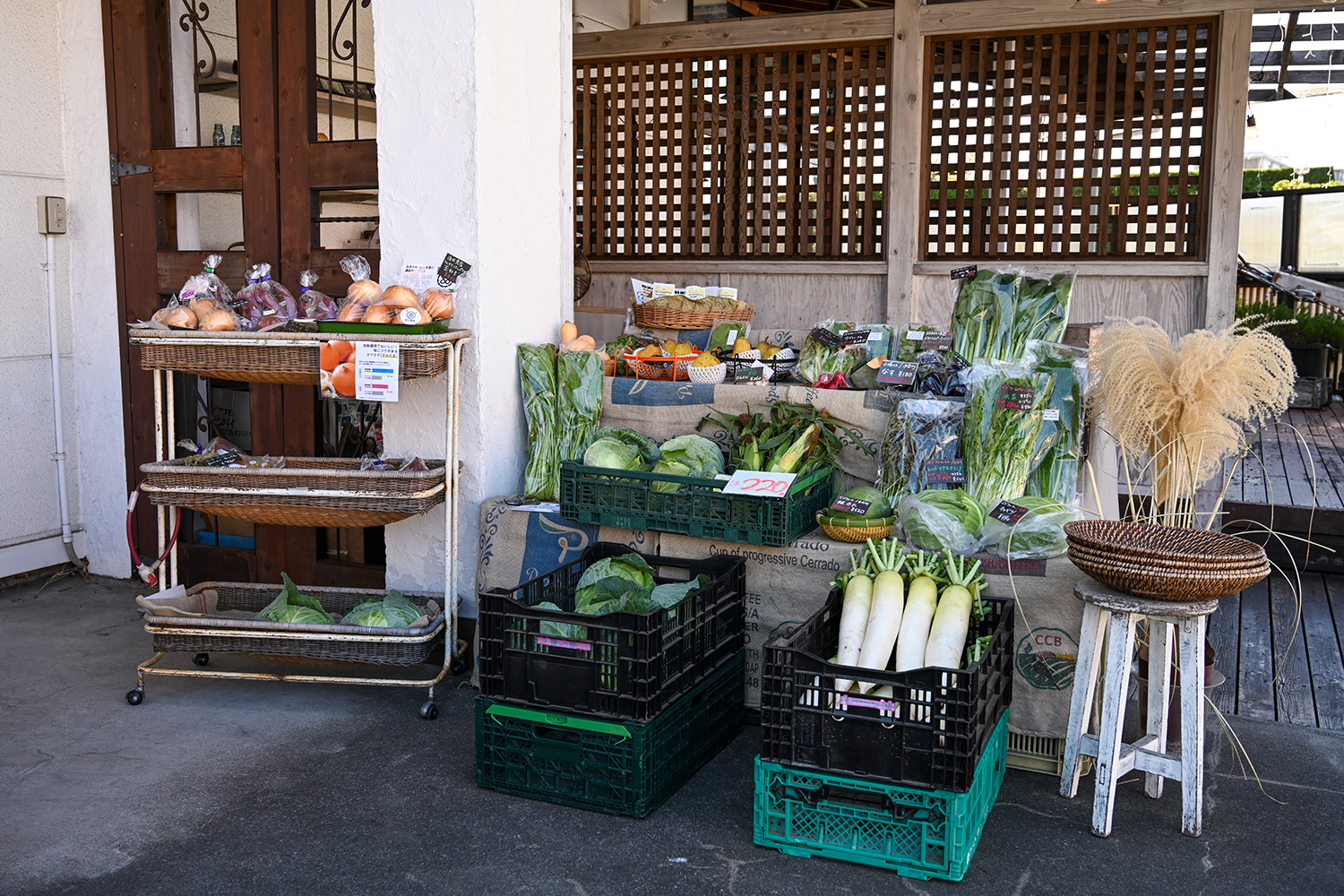 新鮮野菜が並ぶマルシェ
