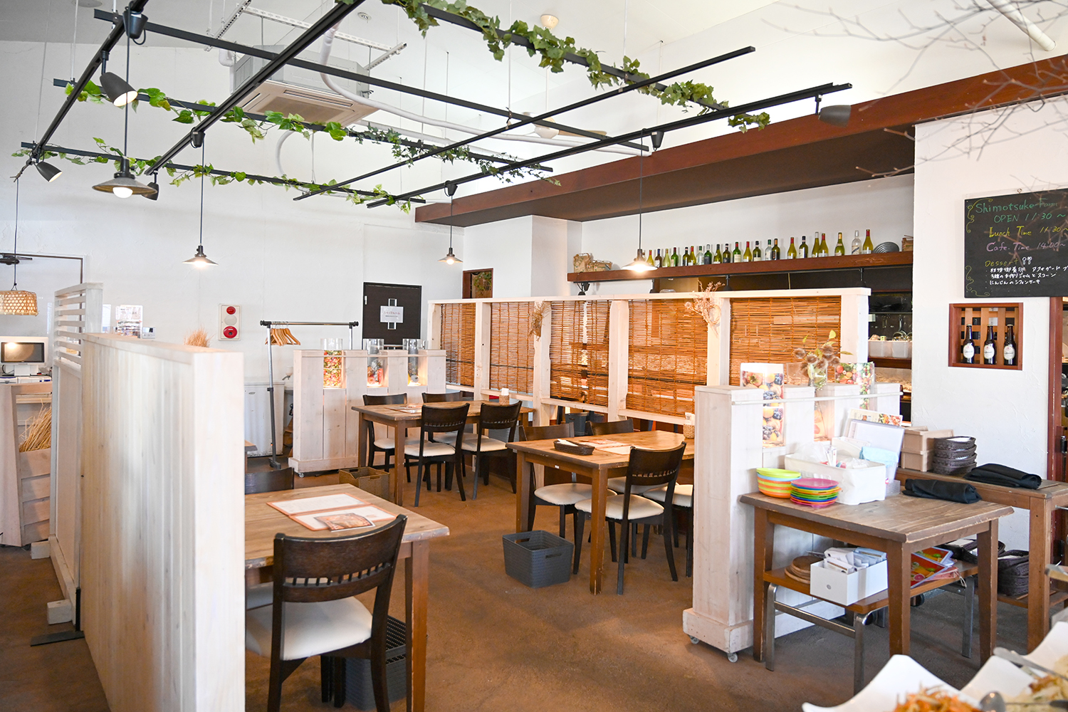 木を基調とした温もりある店内