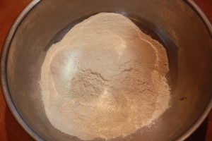 そば粉と小麦粉（打つ前の状態）