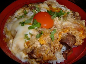 三つ葉がのった親子丼