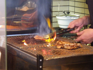 豚元の炭火焼き